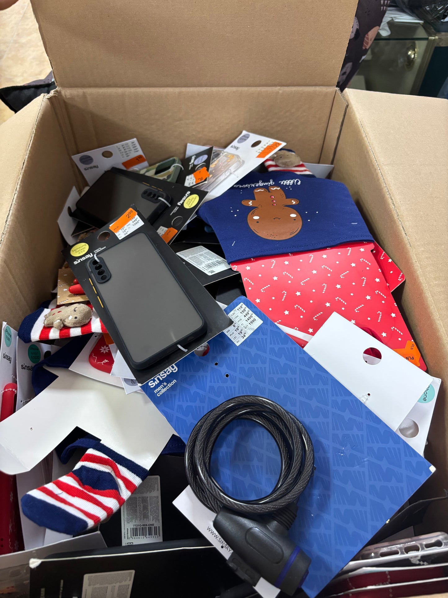 LOTE MIX BAZAR 85% FUNDAS entre 300 y 400 unidades por caja